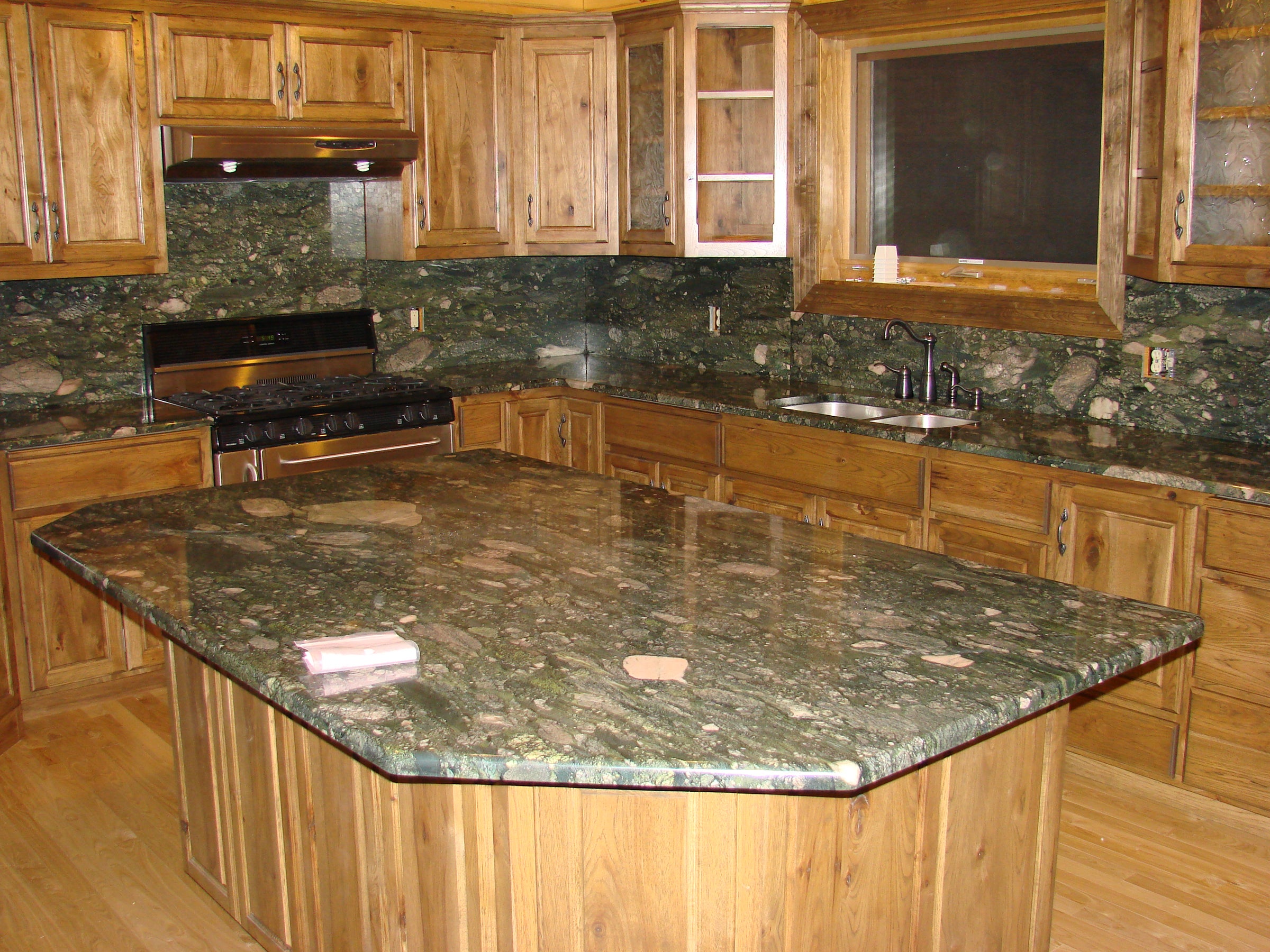 Laurentian Green Granite Tiles from Canada 